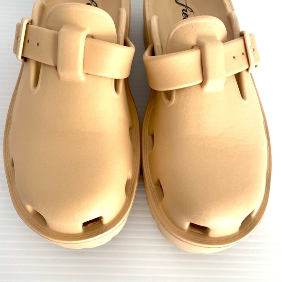 NWT Free People Karlie Buckle Clog - Picture 4 of 11
